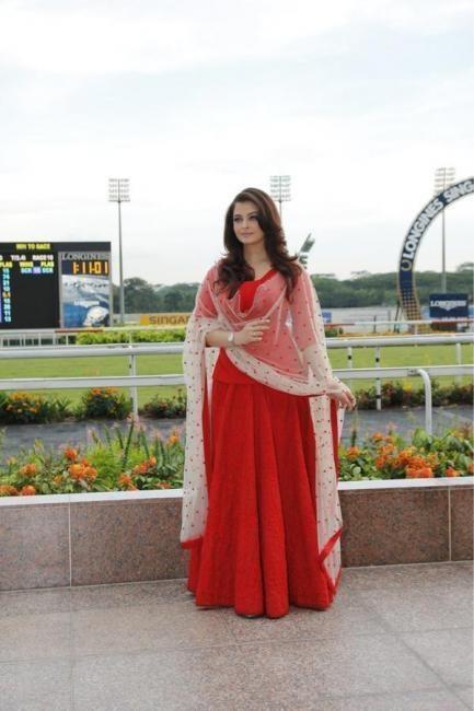 Aishwarya Rai Bachchan Wears Sabyasachi
